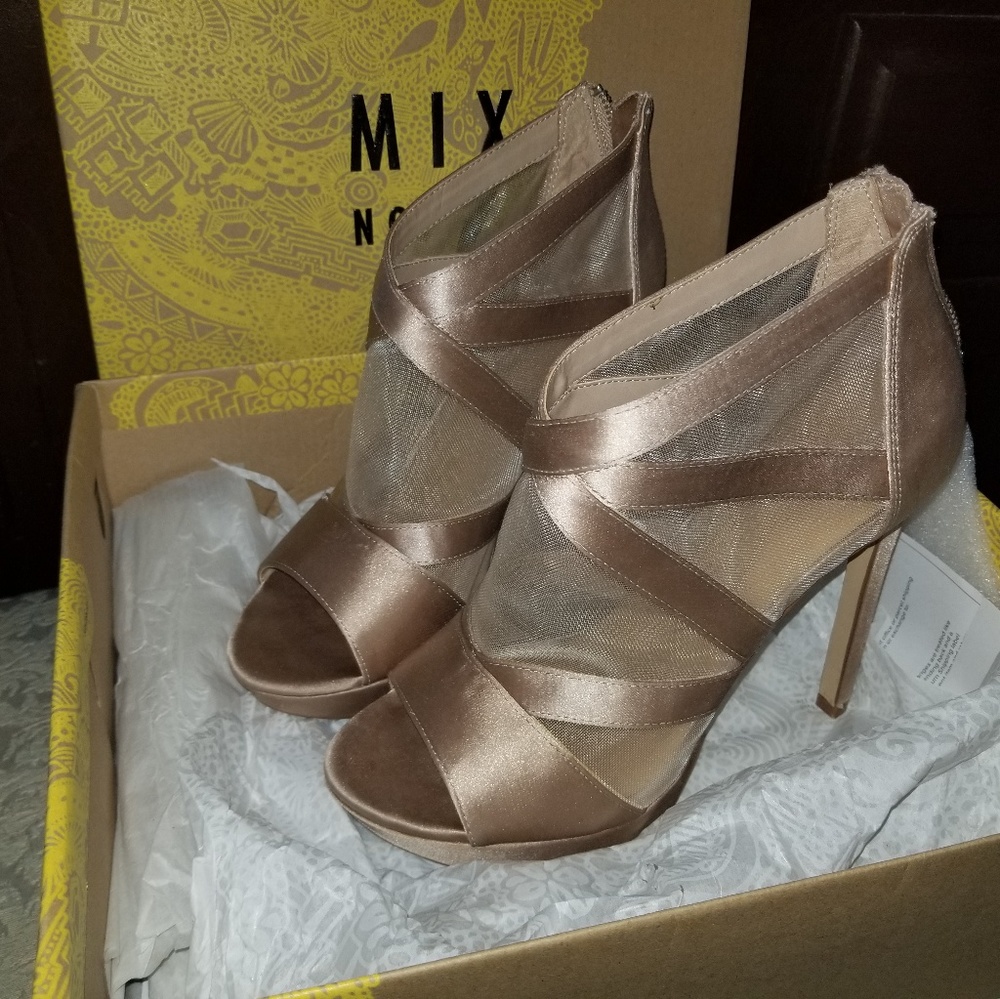 Mix no. 6 Blush Platform Caged Peep Toe Heels Sz 8
